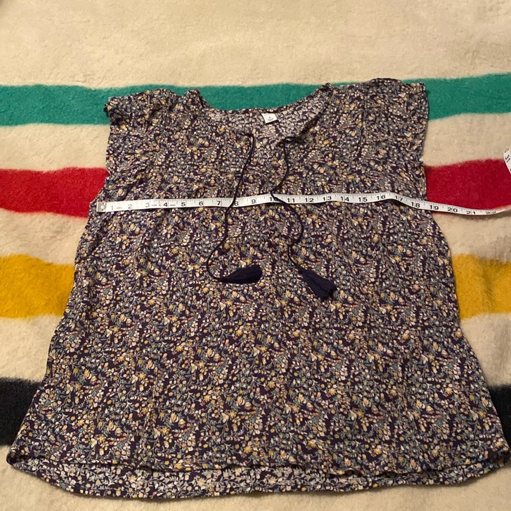 Old Navy blouse with flutter sleeves
